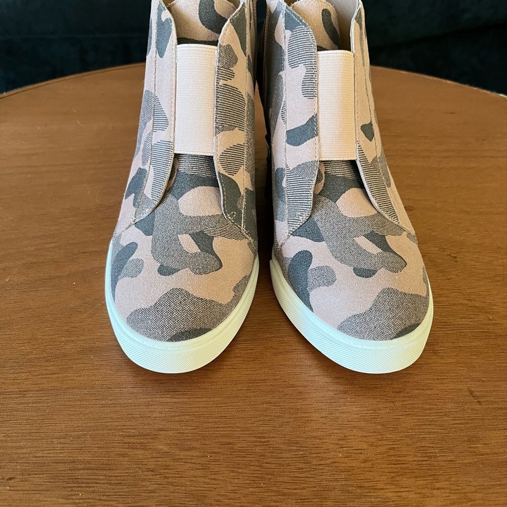 NWT’s-Cream and Gray Slip-On Sneakers with Urban Camouflage